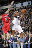 New Jersey Nets v Dallas Mavericks: Caron Butler and Jordan Farmar Photographic Print by Danny Bollinger