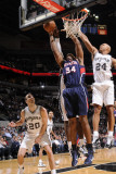Atlanta Hawks v San Antonio Spurs: Jason Collins and Richard Jefferson Photographie par D. Clarke Evans
