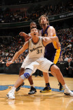 Los Angeles Lakers v Washington Wizards: Yi Jianlian and Pau Gasol Lámina fotográfica por Andrew Bernstein Los Angeles Lakers v Washington Wizards: Yi Jianlian and Pau Gasol Lámina fotográfica por Andrew Bernstein
