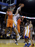 Phoenix Suns v Golden State Warriors: Grant Hill and David Lee Photographic Print by Ezra Shaw