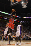 Chicago Bulls v Phoenix Suns: Luol Deng and Jason Richardson Lámina fotográfica por Christian Petersen