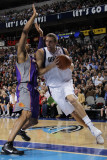 Phoenix Suns v Dallas Mavericks: Dirk Nowitzki and Grant Hill Photographic Print by Danny Bollinger