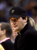 Minnesota Timberwolves v Golden State Warriors: Phil Hellmuth Photographic Print by Ezra Shaw