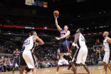 Atlanta Hawks v San Antonio Spurs: Mike Bibby, Tim Duncan and Antonio McDyess Lámina fotográfica por D. Clarke Evans Atlanta Hawks v San Antonio Spurs: Mike Bibby, Tim Duncan and Antonio McDyess Lámina fotográfica por D. Clarke Evans