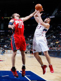 New Jersey Nets v Atlanta Hawks: Brook Lopez and Zaza Pachulia Photographic Print by Kevin Cox