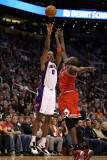 Chicago Bulls v Phoenix Suns: Channing Frye and Luol Deng Photographic Print by Christian Petersen