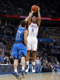 Dallas Mavericks v Oklahoma City Thunder: Eric Maynor and Jose Barea Lámina fotográfica por Layne Murdoch