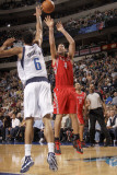 Houston Rockets v Dallas Mavericks: Luis Scola and Tyson Chandler Photographic Print by Danny Bollinger