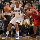 Houston Rockets v Dallas Mavericks: Caron Butler and Shane Battier Photographic Print by Danny Bollinger