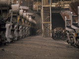 Workers at a Steel Mill Photographie par Jodi Cobb