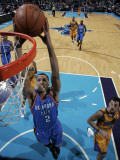 Oklahoma City Thunder v New Orleans Hornets: Thabo Sefolosha Photographic Print by Layne Murdoch