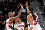 New Jersey Nets v Atlanta Hawks: Jamal Crawford and Etan Thomas Photographic Print by Kevin Cox