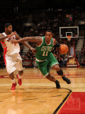 Boston Celtics v Toronto Raptors: Glen Davis and Amir Johnson Photographie par Ron Turenne