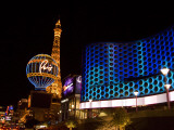 A Lavish Display of Lights in Las Vegas Photographie par Jodi Cobb