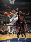 Miami Heat v Memphis Grizzlies: Mike Conley and Jerry Stackhouse Fotografisk tryk af Joe Murphy