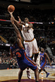 New York Knicks v Cleveland Cavaliers: Antawn Jamison and Shawne Williams Photographic Print by David Liam Kyle
