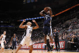 Memphis Grizzlies v San Antonio Spurs: Tony Allen and Richard Jefferson Photographie par D. Clarke Evans