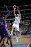 Phoenix Suns v Dallas Mavericks: Dirk Nowitzki and Hakim Warrick Photographic Print by Glenn James