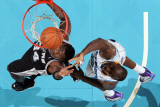 San Antonio Spurs v New Orleans Hornets: Antonio McDyess and Emeka Okafor Lámina fotográfica por Chris Graythen San Antonio Spurs v New Orleans Hornets: Antonio McDyess and Emeka Okafor Lámina fotográfica por Chris Graythen
