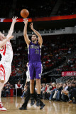 Sacramento Kings v Houston Rockets: Omri Casspi and Chase Budinger Fotografisk trykk av Bill Baptist Sacramento Kings v Houston Rockets: Omri Casspi and Chase Budinger Fotografisk trykk av Bill Baptist