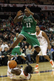 Boston Celtics v Charlotte Bobcats: Glen Davis and Gerald Wallace Photographie par Streeter 