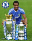 Chelsea_Mickel Obi-with Trophies Fotografía