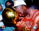 Michael Jordan Game 5 of the 1991 NBA Finals with Championship Trophy Photographie
