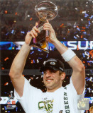 Aaron Rodgers Celebrating with Lombardi Trophy after winning Super Bowl XLV Fotografía Aaron Rodgers Celebrating with Lombardi Trophy after winning Super Bowl XLV Fotografía