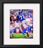 Osi Umenyiora 2010 Action Framed Photographic Print