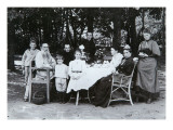 Family Portrait of the Author Leo N. Tolstoy, from the Studio of Scherer, Nabholz and Co. Giclée-tryk af Russian Photographer