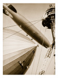 Germany's Two Mighty Airships, the 'Graf Zeppelin' and the 'Hindenburg' Giclée-tryk af German Photographer Germany's Two Mighty Airships, the 'Graf Zeppelin' and the 'Hindenburg' Giclée-tryk af German Photographer