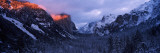 Sunlight Falling on a Mountain Range, Yosemite National Park, California, USA Vinilos decorativos por Panoramic Images Sunlight Falling on a Mountain Range, Yosemite National Park, California, USA Vinilos decorativos por Panoramic Images