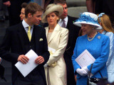 Prince William talking to his grand mother Queen Elizabeth II on the steps at St Paul's Cathedral,  Photographie