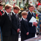Princess Diana's Funeral coffin leaves Westminster Abbey with Prince Charles Prince Harry Prince Wi Fotografisk tryk Princess Diana's Funeral coffin leaves Westminster Abbey with Prince Charles Prince Harry Prince Wi Fotografisk tryk