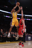 Atlanta Hawks v Los Angeles Lakers, Los Angeles, CA - February 22: Derek Fisher Photographie par Jeff Gross