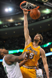 Los Angeles Lakers v Boston Celtics, Boston, MA - February 10: Pau Gasol and Glen Davis Fotografisk tryk af Brian Babineau Los Angeles Lakers v Boston Celtics, Boston, MA - February 10: Pau Gasol and Glen Davis Fotografisk tryk af Brian Babineau