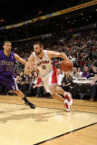 Sacramento Kings v Toronto Raptors, Toronto, Canada - January 9: Linas Kleiza and Francisco Garcia Photographie par Ron Turenne