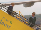 Prince Harry and Prince William arrive in Aberdeen on route to Birkhall Balmoral Fotografisk tryk Prince Harry and Prince William arrive in Aberdeen on route to Birkhall Balmoral Fotografisk tryk