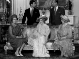 Princess Diana with her new born son Prince William 1982 and husband Prince Charles Prince Philip Q Photographie