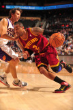 Cleveland Cavaliers  v Phoenix Suns, Phoenix - January 9: Mo Williams and Steve Nash Photographic Print by Barry Gossage