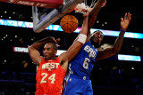 2011 NBA All Star Game, Los Angeles, CA - February 20: Kobe Bryant and LeBron James Lámina fotográfica por Kevork Djansezian 2011 NBA All Star Game, Los Angeles, CA - February 20: Kobe Bryant and LeBron James Lámina fotográfica por Kevork Djansezian