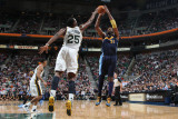 Denver Nuggets v Utah Jazz, Salt Lake City, UT - March 3: Nene and Al Jefferson Photographie par Melissa Majchrzak