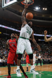 Toronto Raptors v Boston Celtics, Boston, MA - January 7: Shaquille O'Neal Lámina fotográfica por Brian Babineau