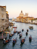 Flotilla of Gondolas Heading Toward Chiesa Di Santa Maria Della Salute in Early Evening Photographie par Christopher Groenhout