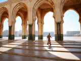 Man Walking Through Hassan Ii Mosque Complex Lámina fotográfica por Feargus Cooney Man Walking Through Hassan Ii Mosque Complex Lámina fotográfica por Feargus Cooney