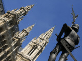 Spires of Neues Rathaus with Knight Statue Photographie par Krzysztof Dydynski