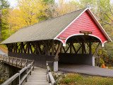 Covered Bridge over Pemigewasset River, White Mountains Photographie par Gareth McCormack