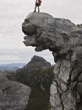 Bushwalker Atop Quartzite Outcrop in Frankland Range Photographie par Grant Dixon