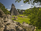 The Great Plaza at Tikal Archeological Site Valokuvavedos tekijänä Diego Lezama