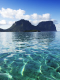 Mt Lidgbird (L) and Mt Gower (Rt) from the Lagoon Fotografisk tryk af Michael Gebicki